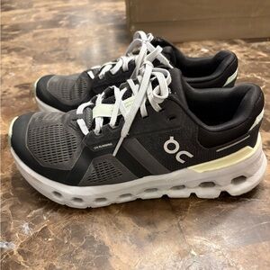 On Cloud Cloudtec Running shoes Black and Gray Sneakers women’s size 7.5